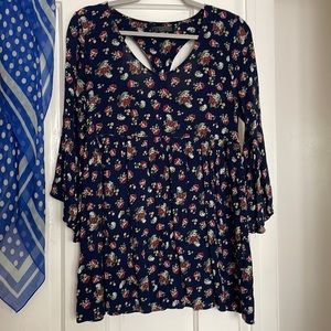 well-loved but fantastic 70s-esque shift dress 💙❤️🖤💚💛🤍